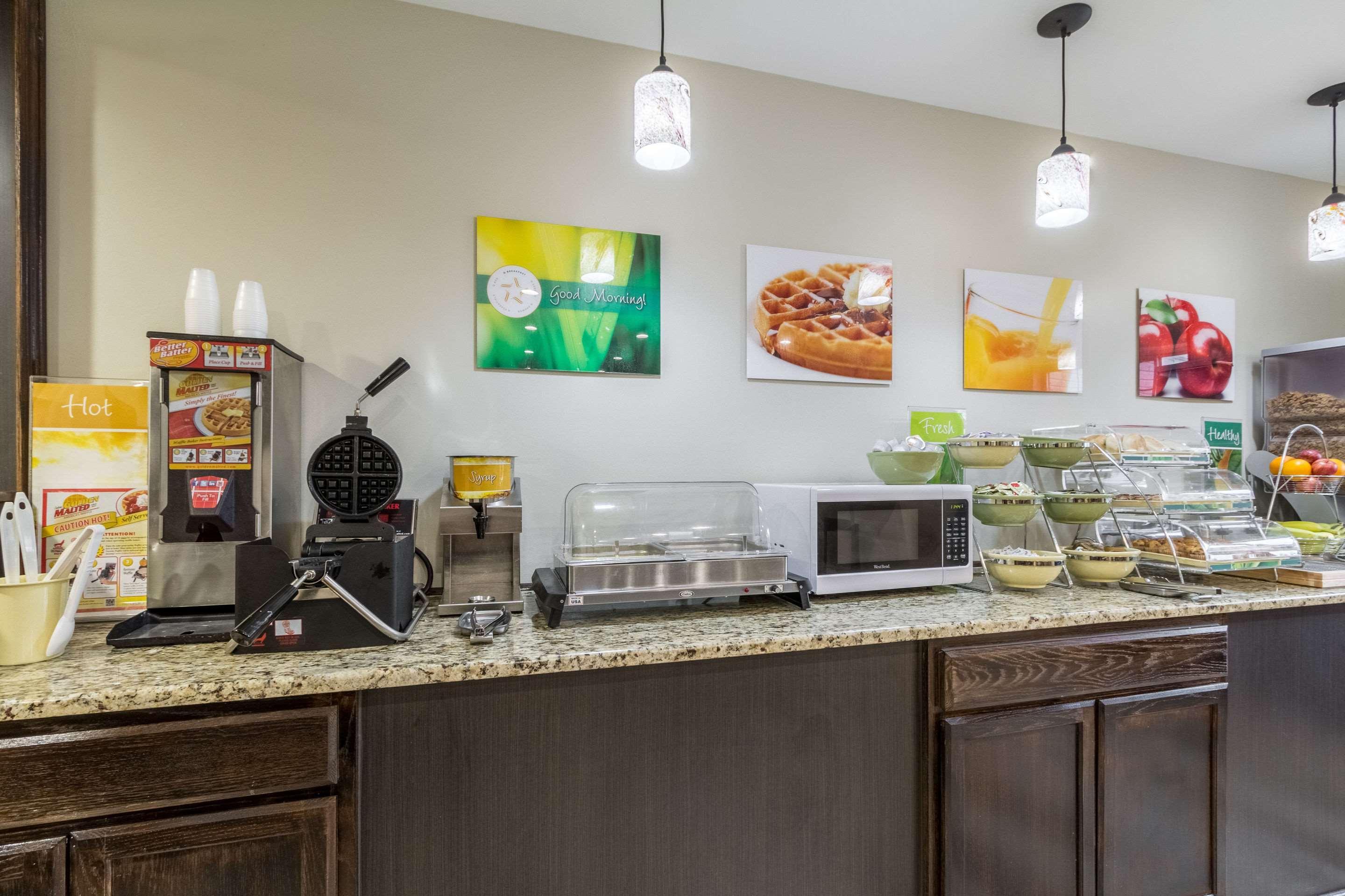 Quality Inn & Suites North Lima - Boardman Екстериор снимка