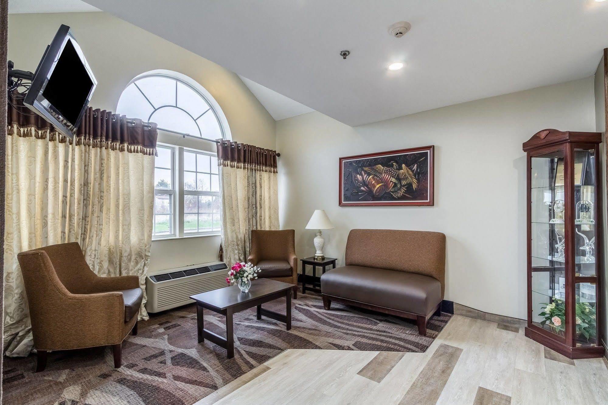 Quality Inn & Suites North Lima - Boardman Екстериор снимка